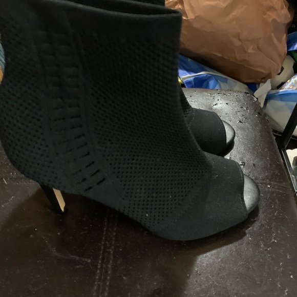 Express Open Toed Shoes - Picture 3 of 8